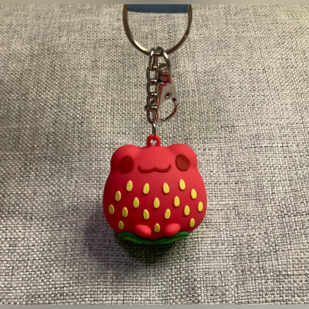 Strawberry Frog 3D Keychain - Picture 2 of 7